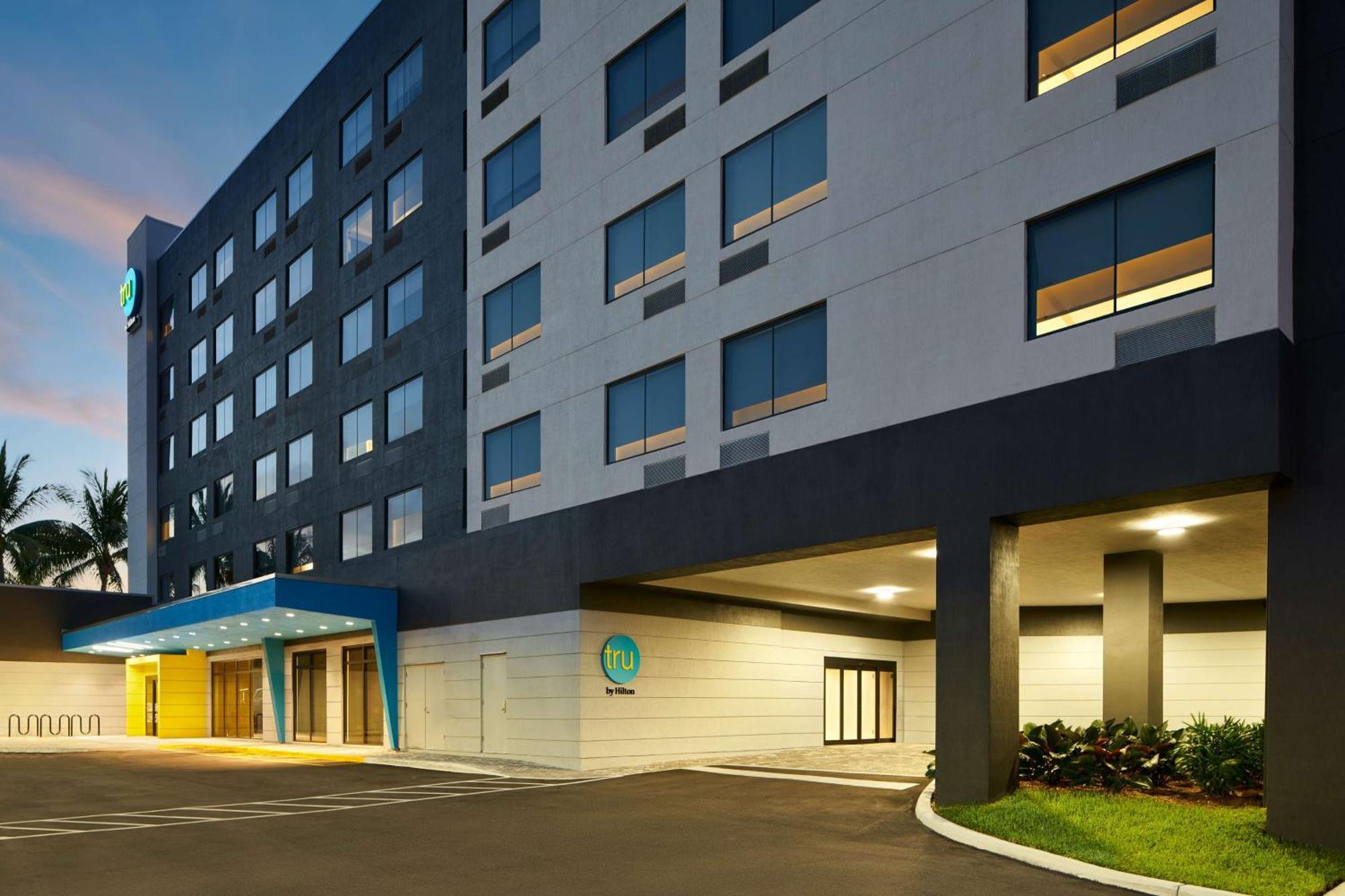 Tru By Hilton Ft Lauderdale Airport Hotel Dania Beach Exterior photo