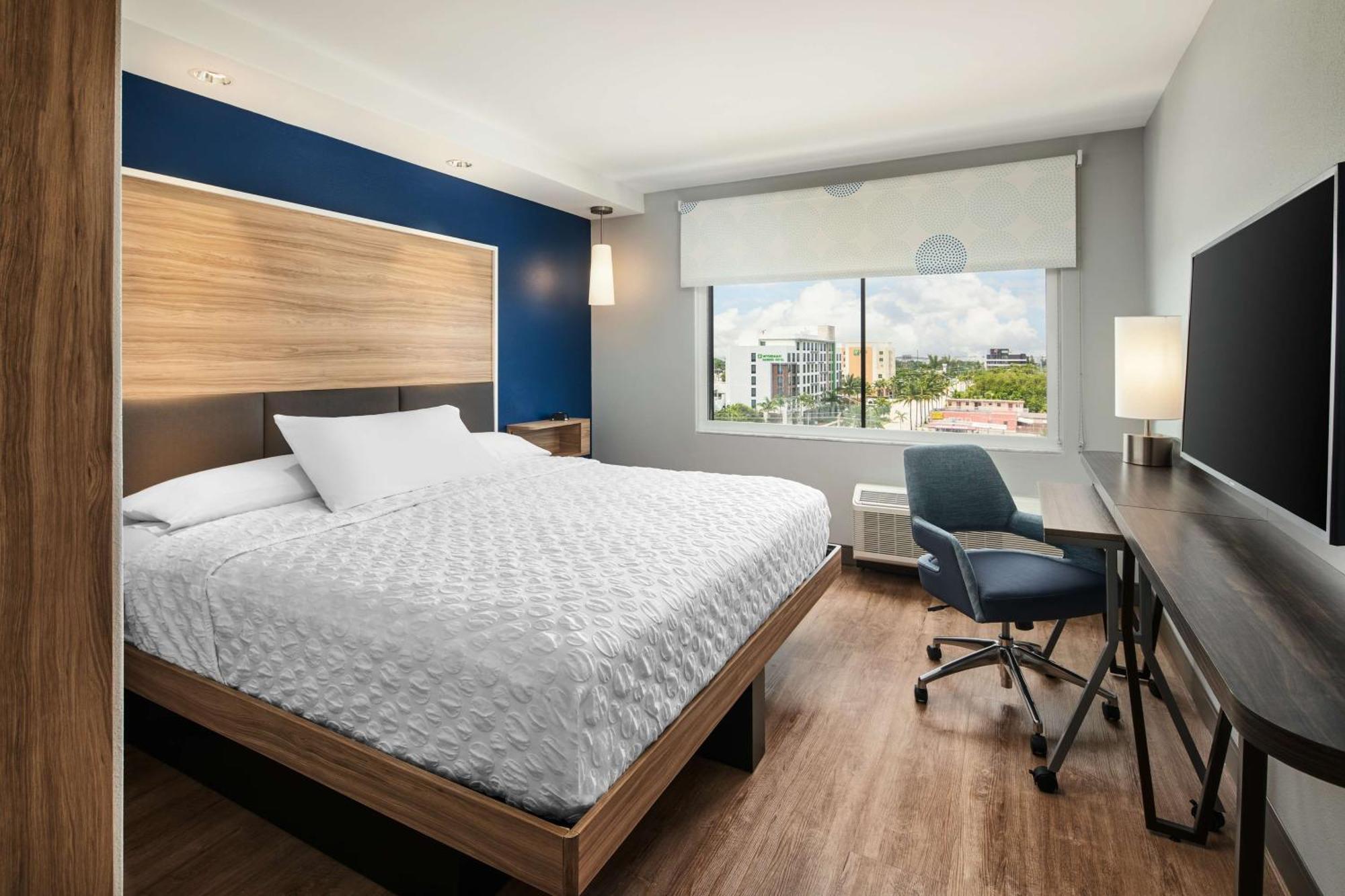 Tru By Hilton Ft Lauderdale Airport Hotel Dania Beach Exterior photo