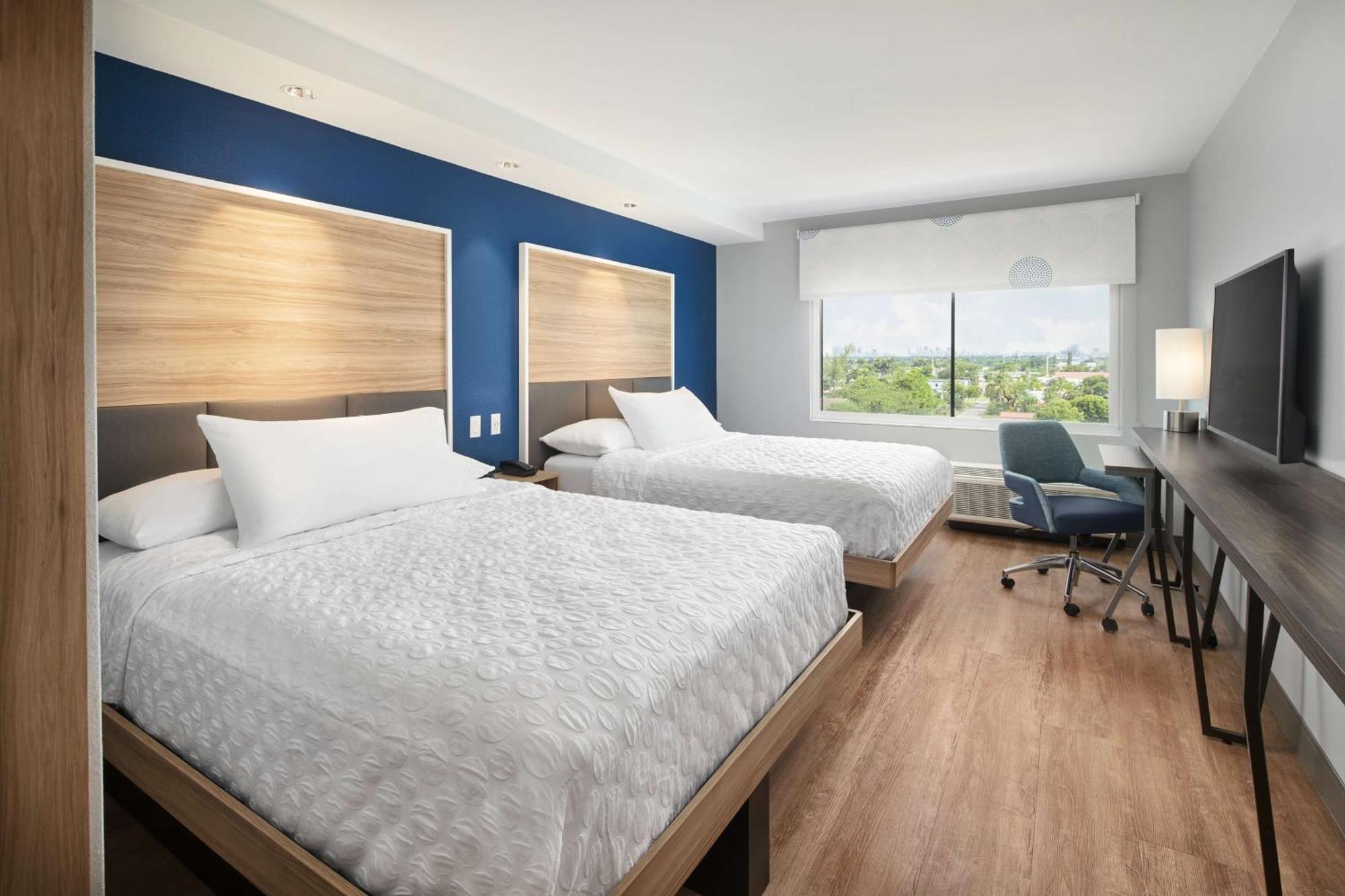 Tru By Hilton Ft Lauderdale Airport Hotel Dania Beach Exterior photo